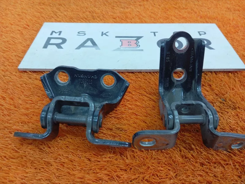 Петля двери