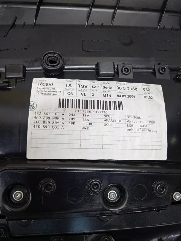 Обшивка двери Audi A6 2006 4F1867105A C6, передняя левая