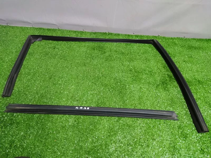 Уплотнитель стекла двери