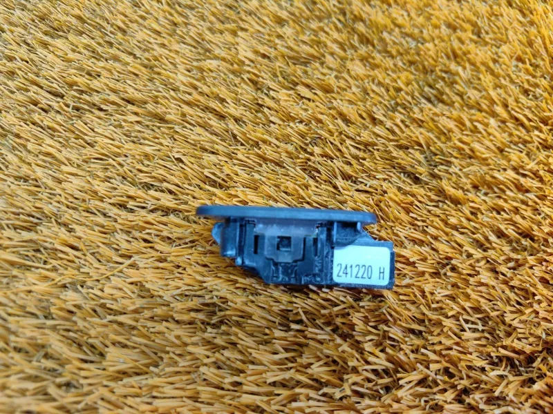 Плафон подсветки бардачка