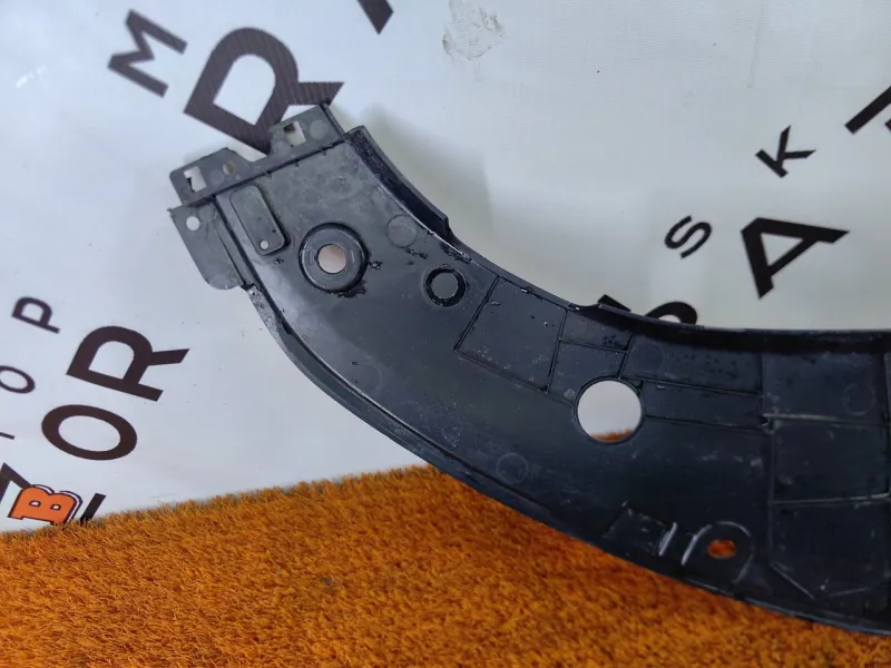 Накладка замка капота