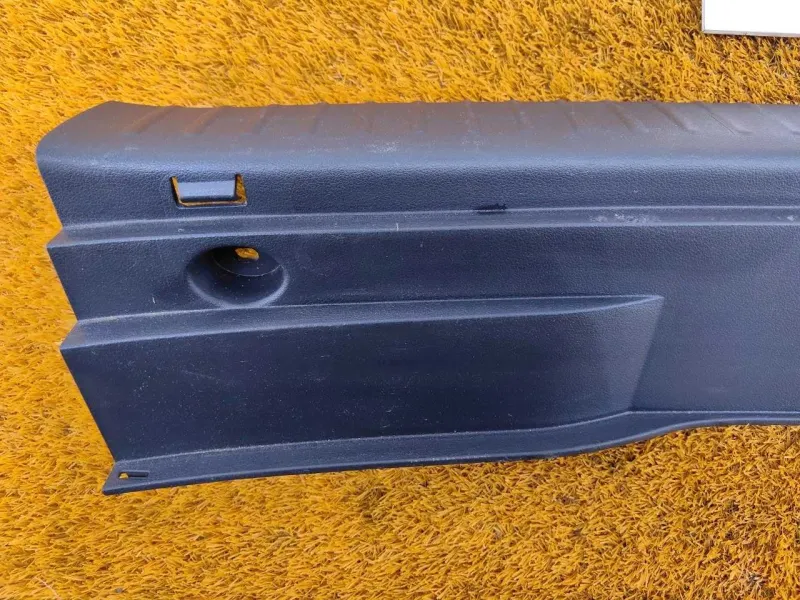 Накладка замка багажника