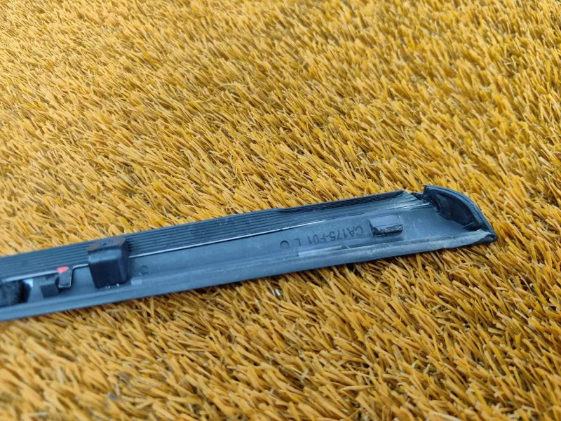 Молдинг стекла