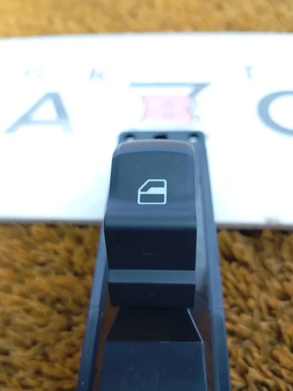 Кнопка стеклоподъемника