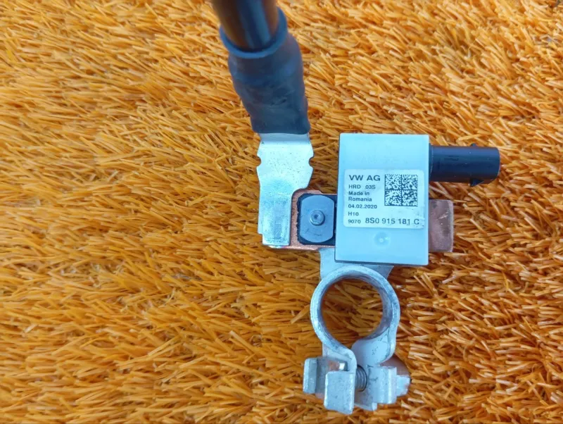 Клемма аккумулятора