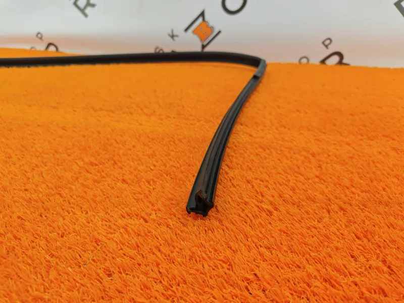 Уплотнитель стекла двери