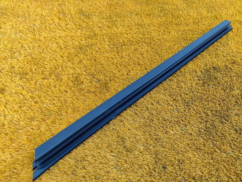 Уплотнитель стекла двери