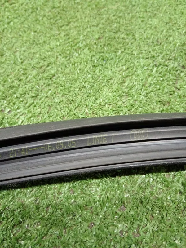 Уплотнитель стекла двери