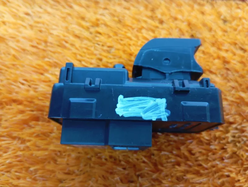 Кнопка стеклоподъемника