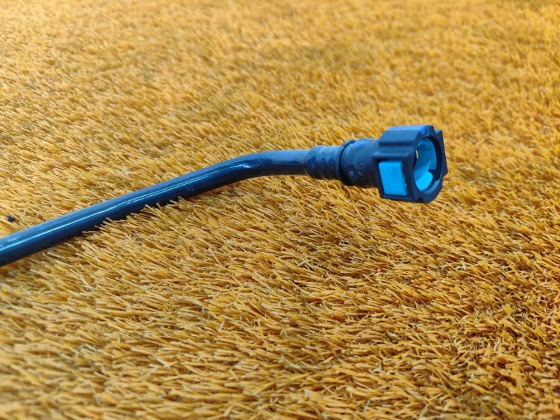 Трубка топливная