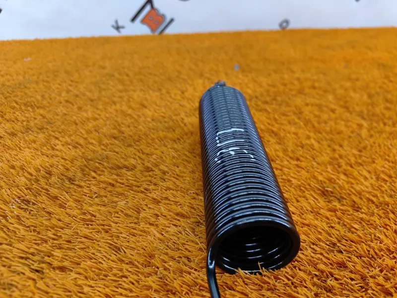 Пружина крышки багажника