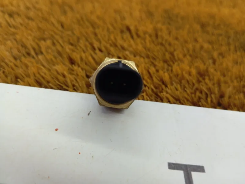 Датчик температуры охлаждающей жидкости