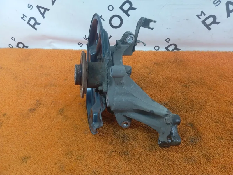 Кулак поворотный