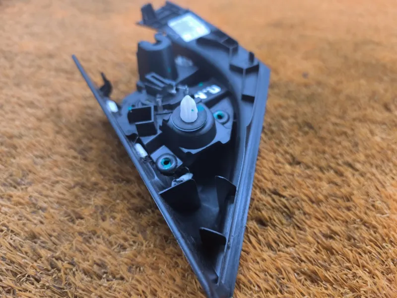 Уголок двери