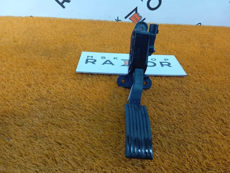 Педаль газа