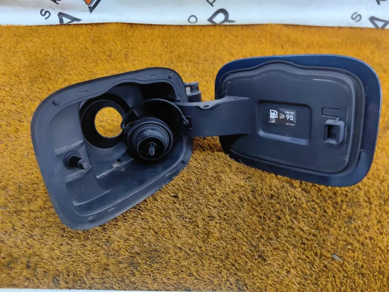 Лючок Бензобака