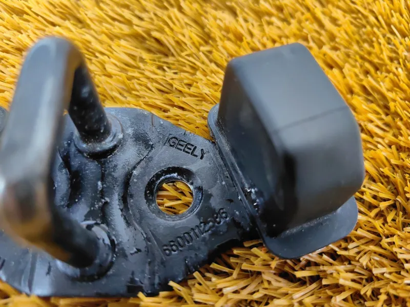 Ответная часть замка багажника