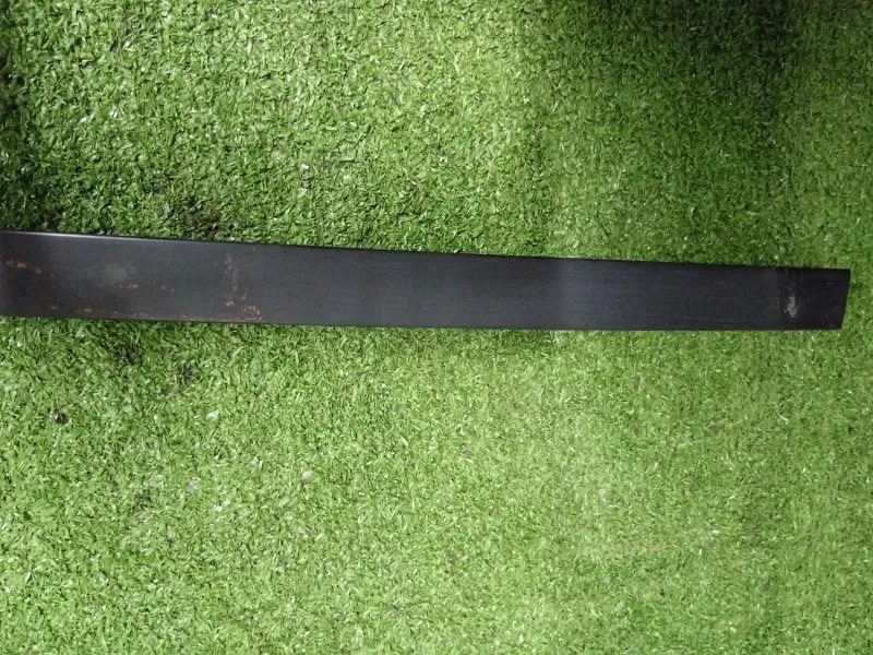 Направляющая стекла двери