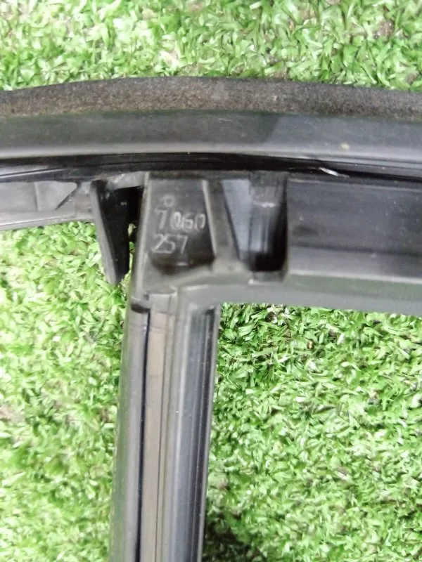 Уплотнитель стекла двери