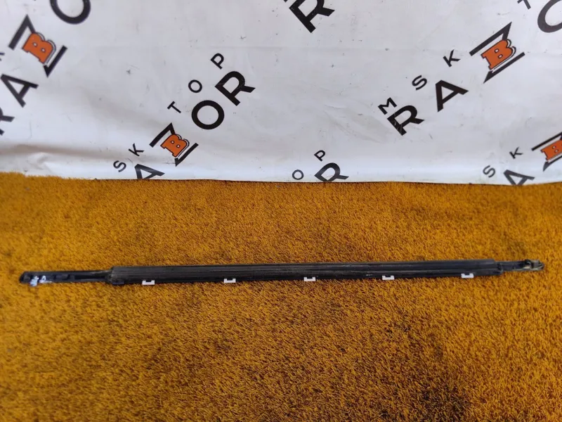 Уплотнитель стекла двери