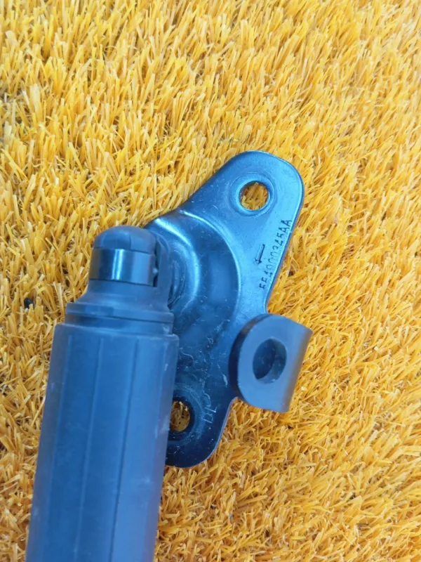 Амортизатор багажника