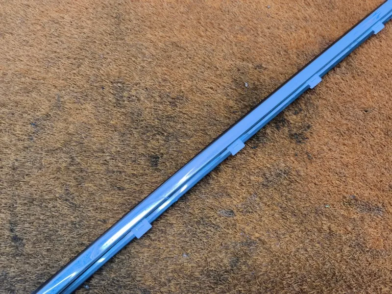 Молдинг стекла