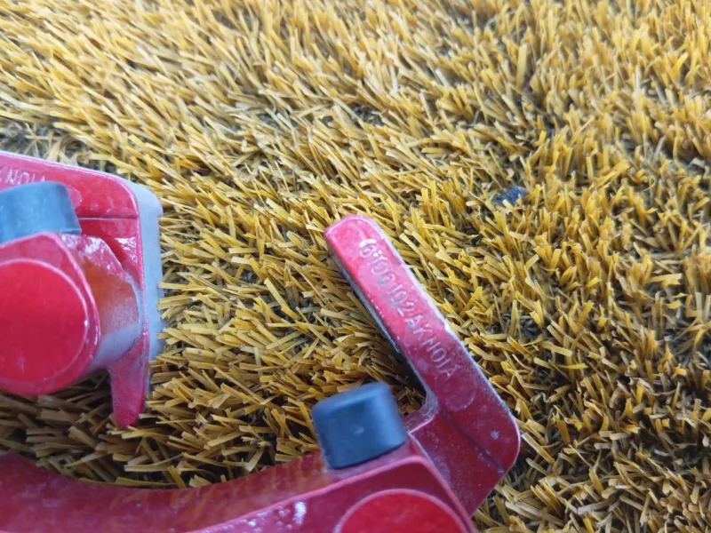 Петля двери