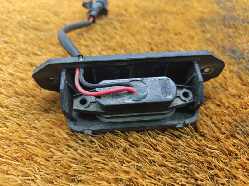 Кнопка открывания багажника