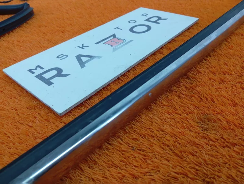 Молдинг стекла