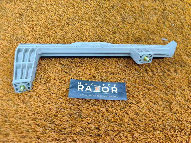 Направляющая стекла двери