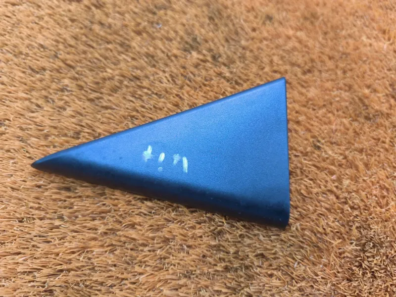 Уголок двери