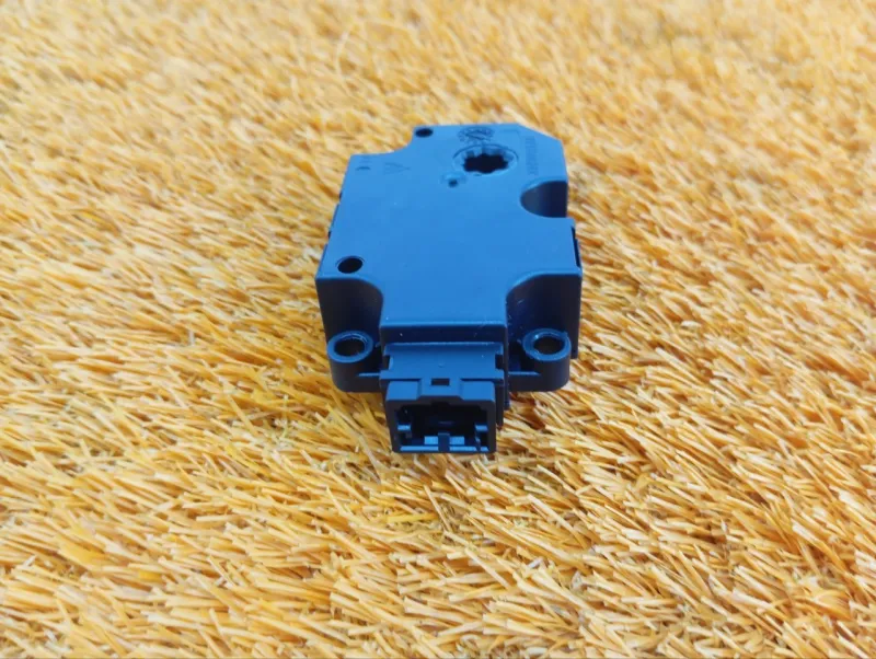 Сервопривод заслонок печки