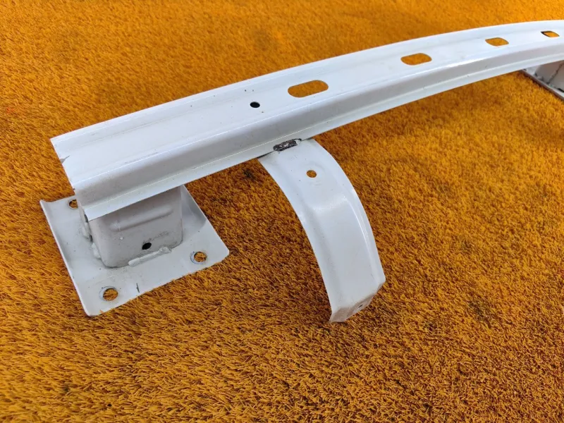 Усилитель бампера