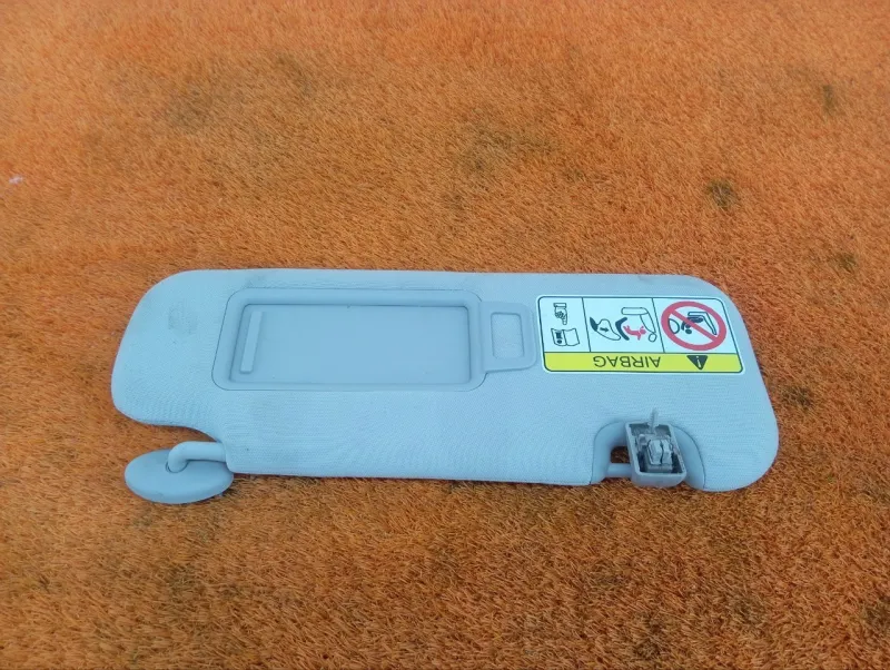 Козырек солнцезащитный