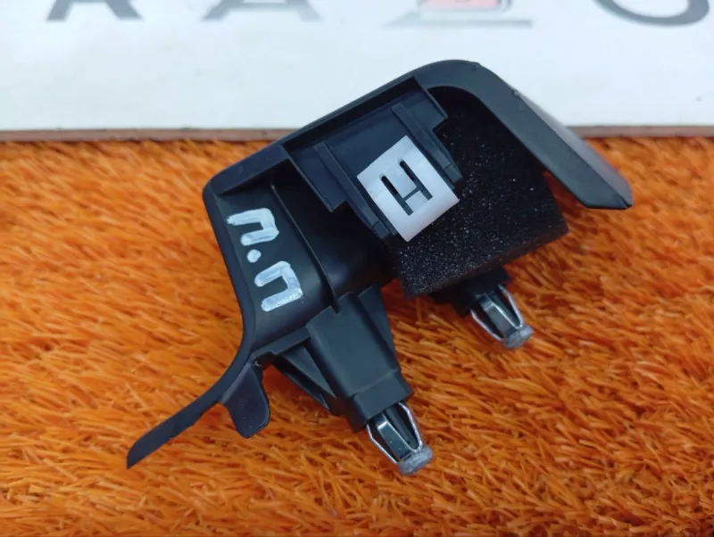 Накладка крепления зеркала