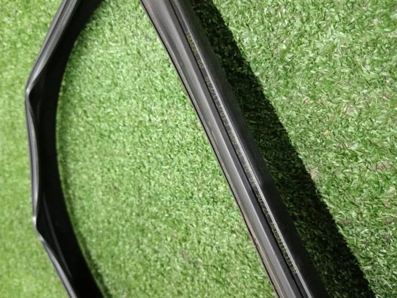 Уплотнитель стекла двери