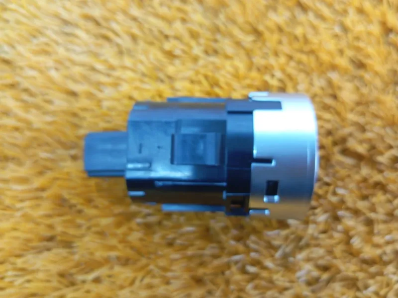 Кнопка запуска двигателя