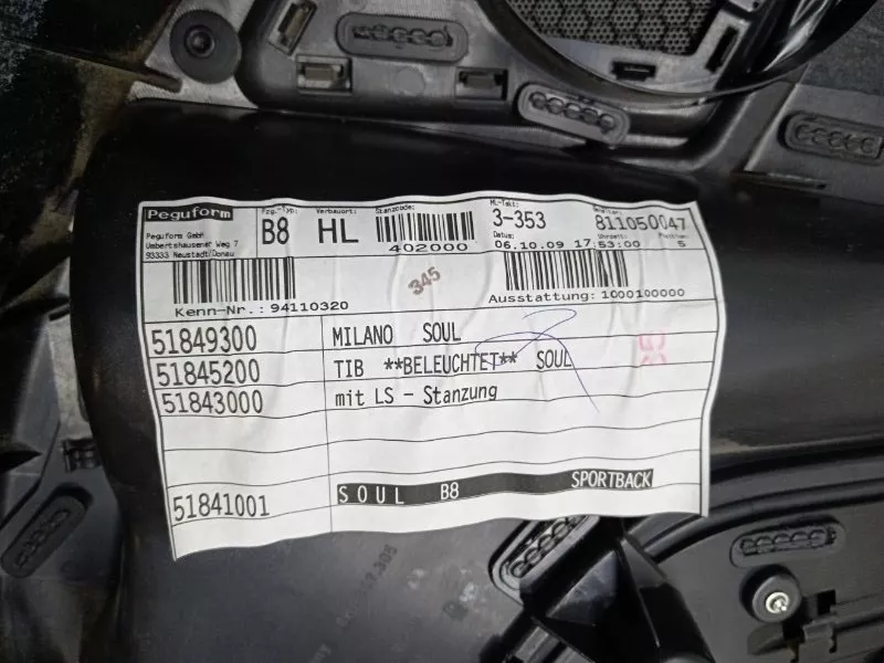 Обшивка двери Audi A4 2009 8K0867303G B8, задняя левая