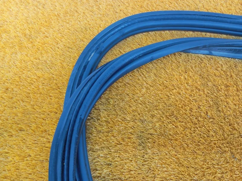 Уплотнитель багажника