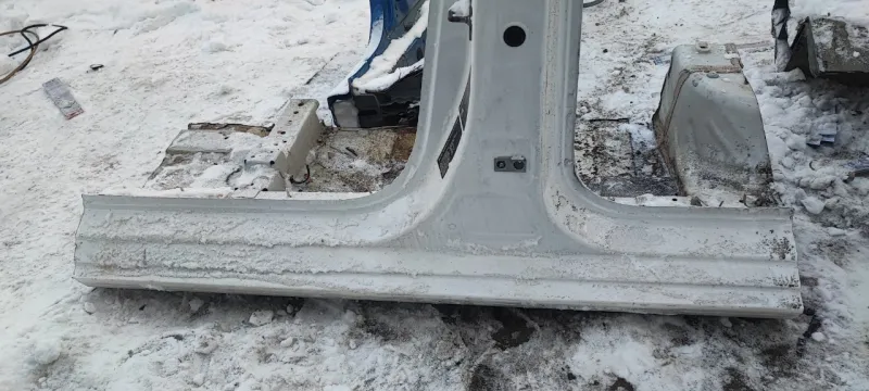 Порог с центральной стойкой