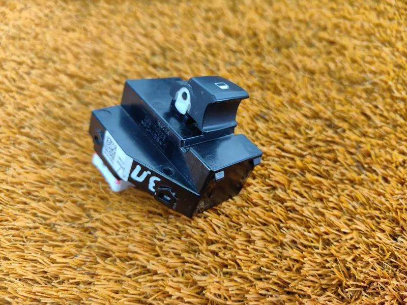 Кнопка стеклоподъемника