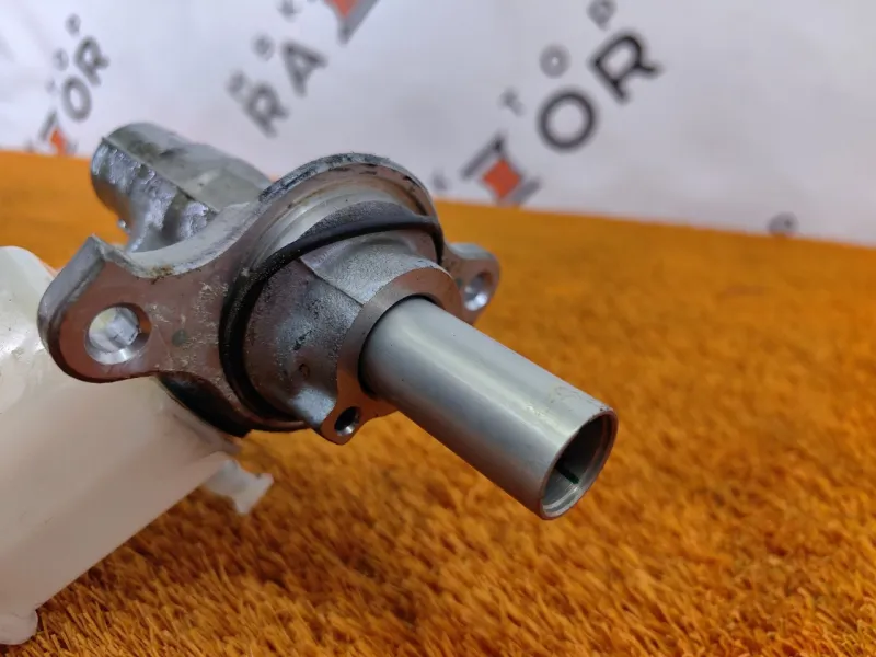 Главный тормозной цилиндр