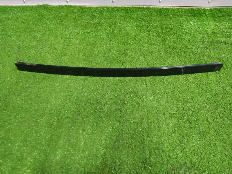 Направляющая стекла двери