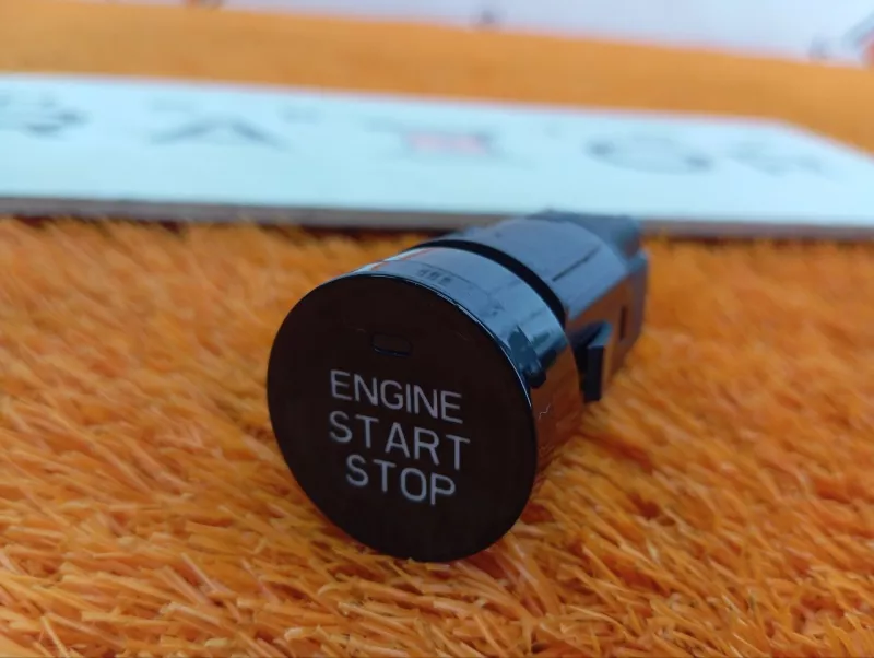 Кнопка запуска двигателя