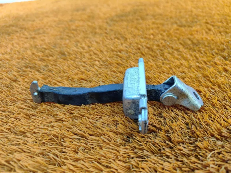 Ограничитель двери