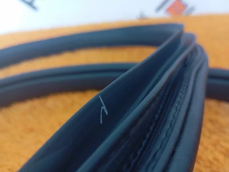 Уплотнитель двери