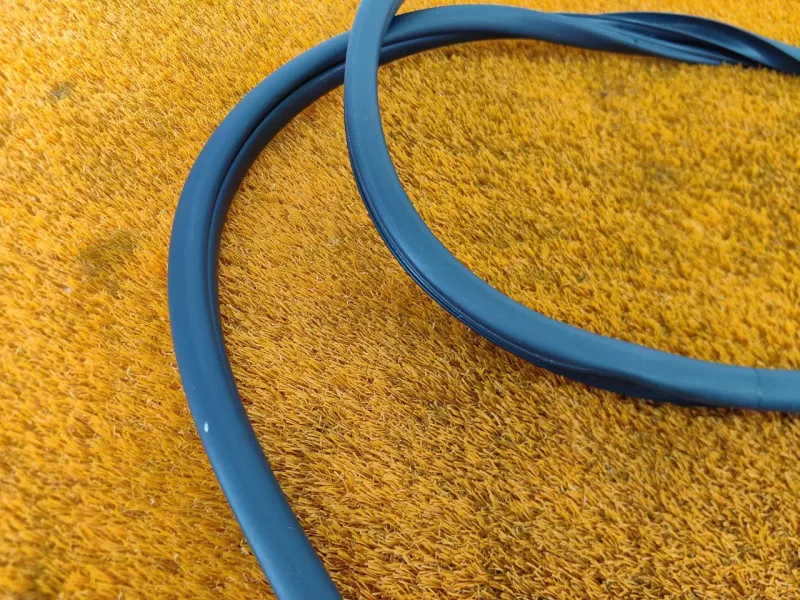 Уплотнитель проема двери