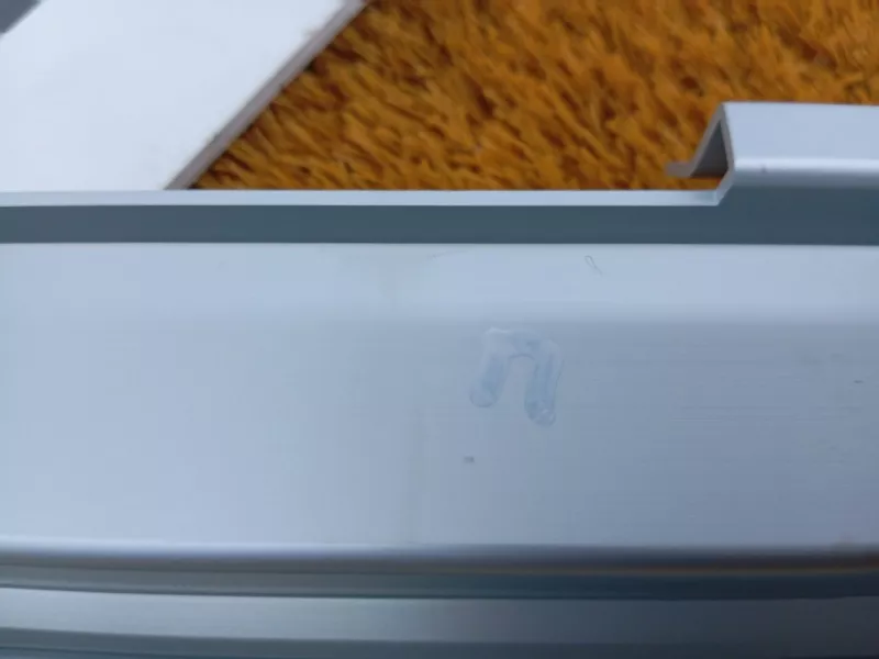 Направляющая шторки багажника