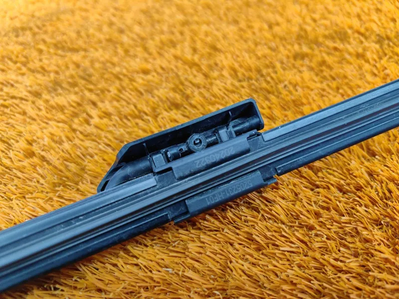 поводок стеклоочистителя