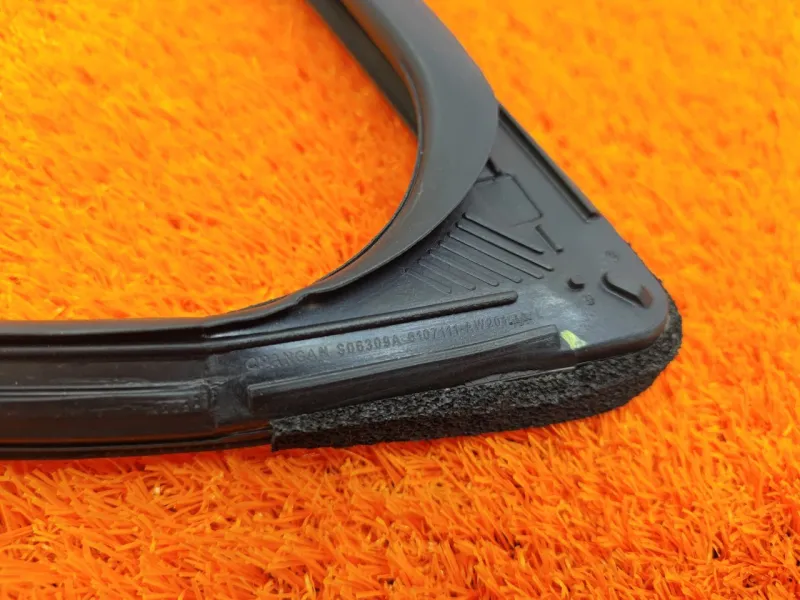 Уплотнитель стекла двери